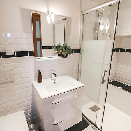 Suit'Home Commerce Angers Exterior photo